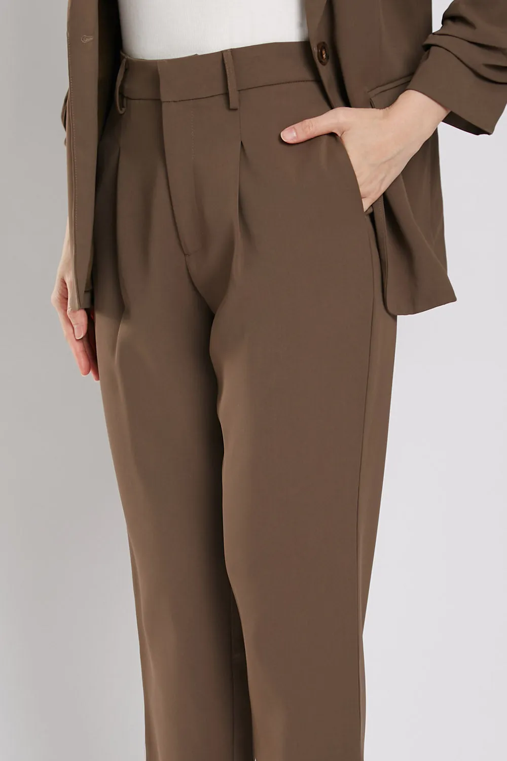 Carinne Tailored Pants in Coffee