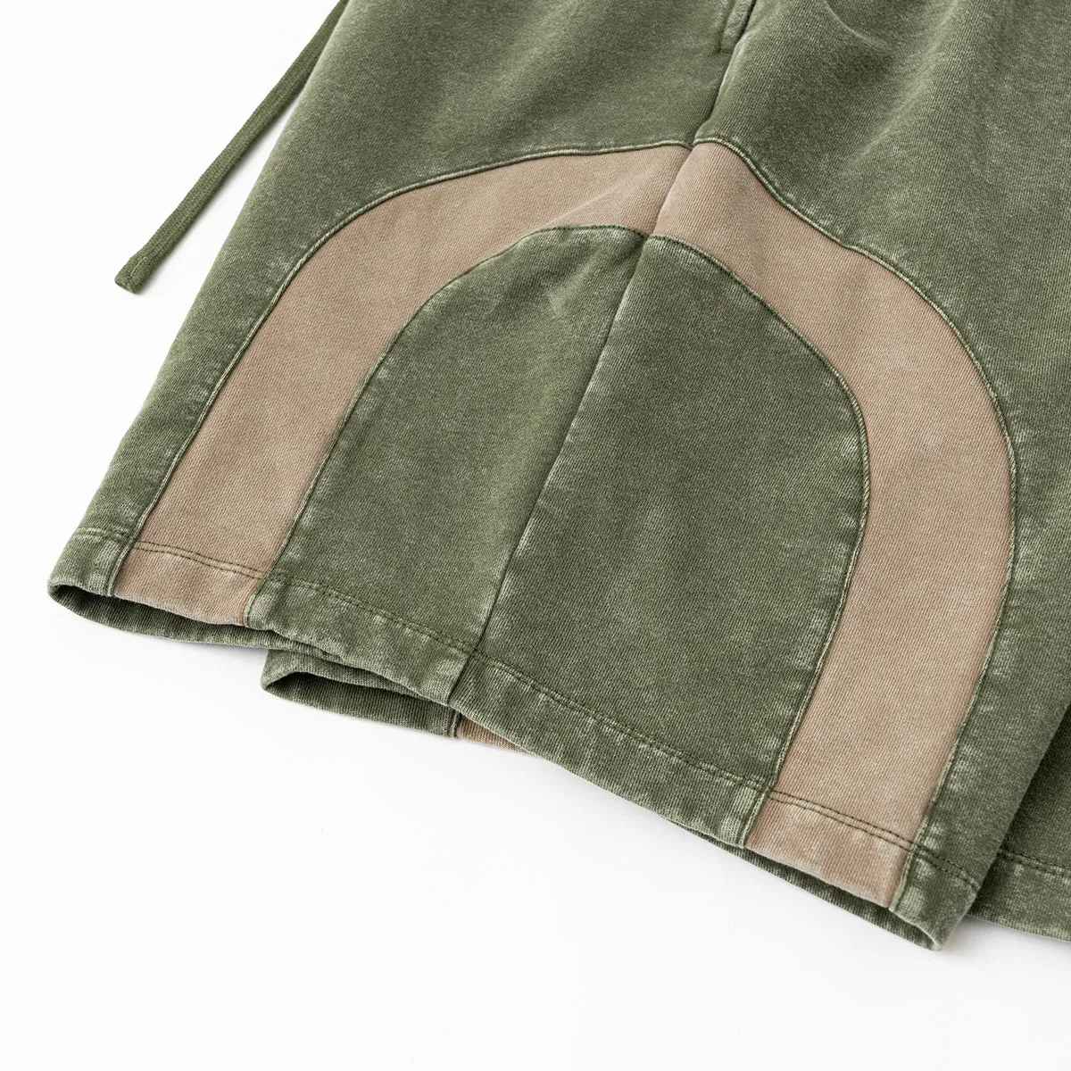 Contrast Arc Loose Fit Shorts