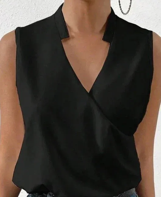 Elegant sleeveless plain top