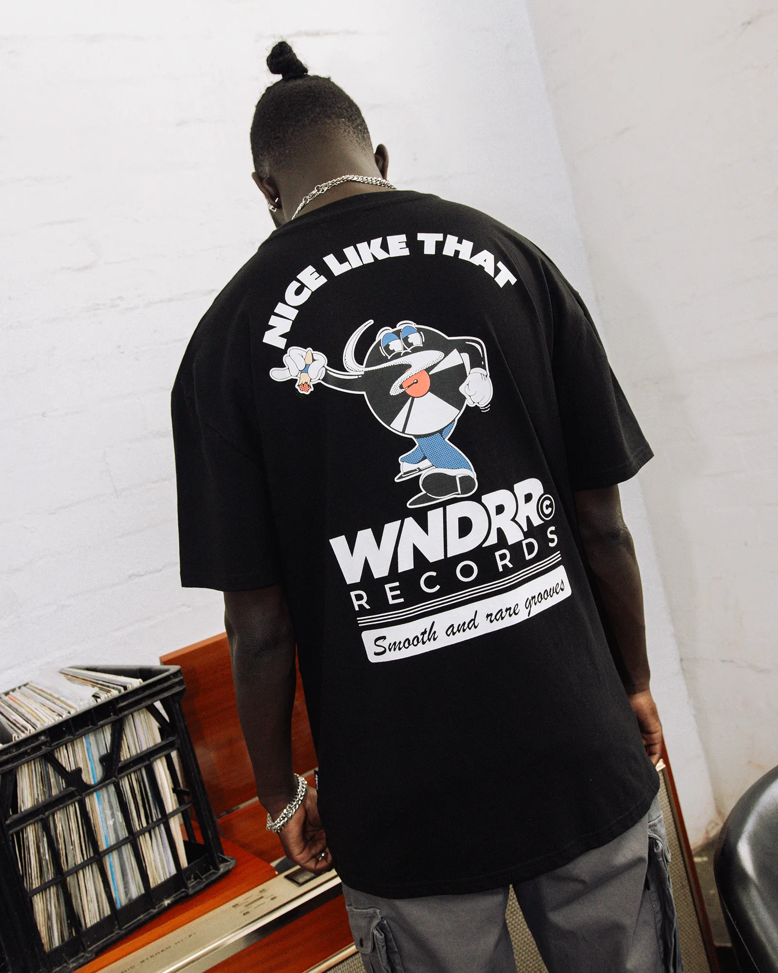 LIKE THAT BOX FIT TEE - BLACK
