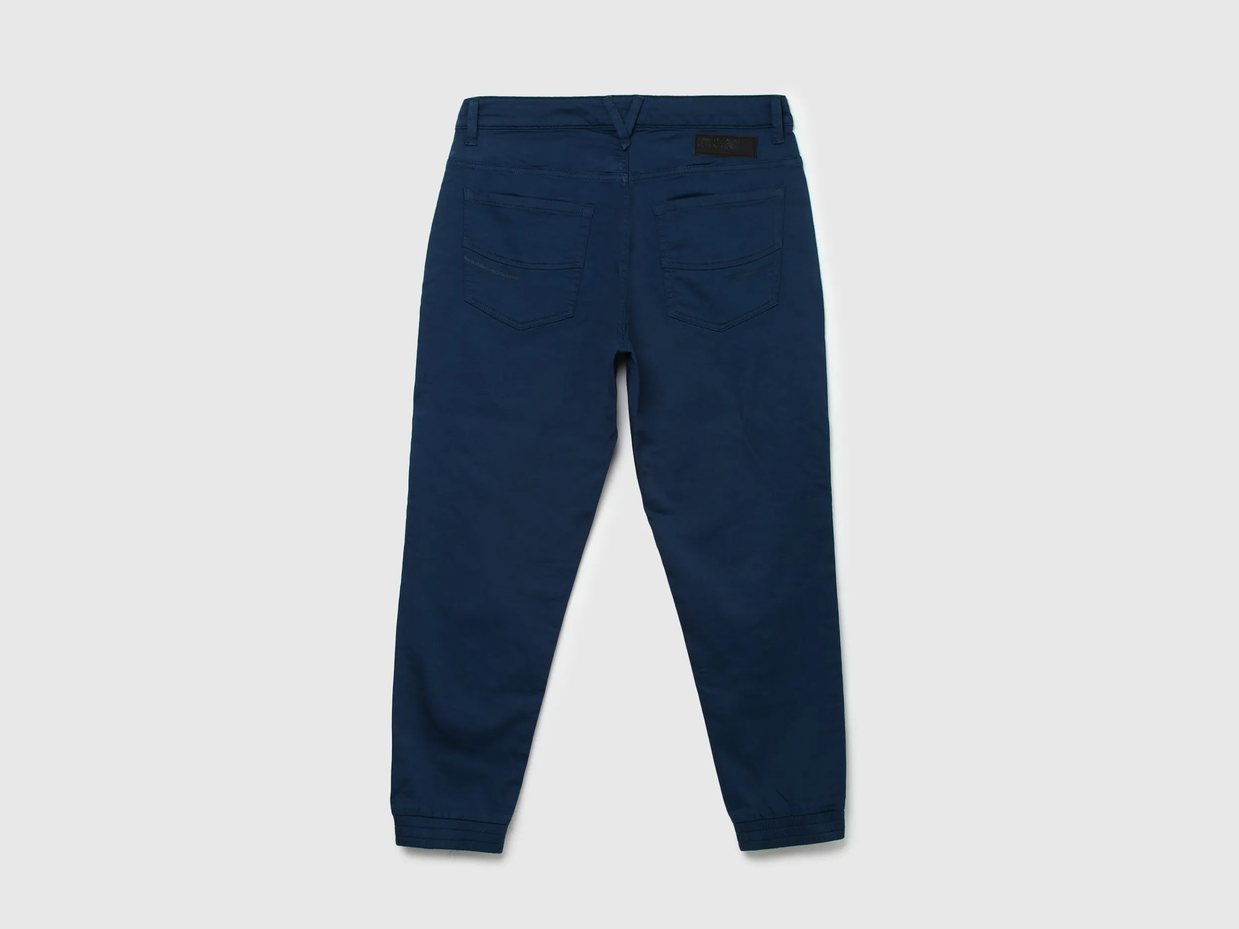 Men Solid Joggers Fit Trousers