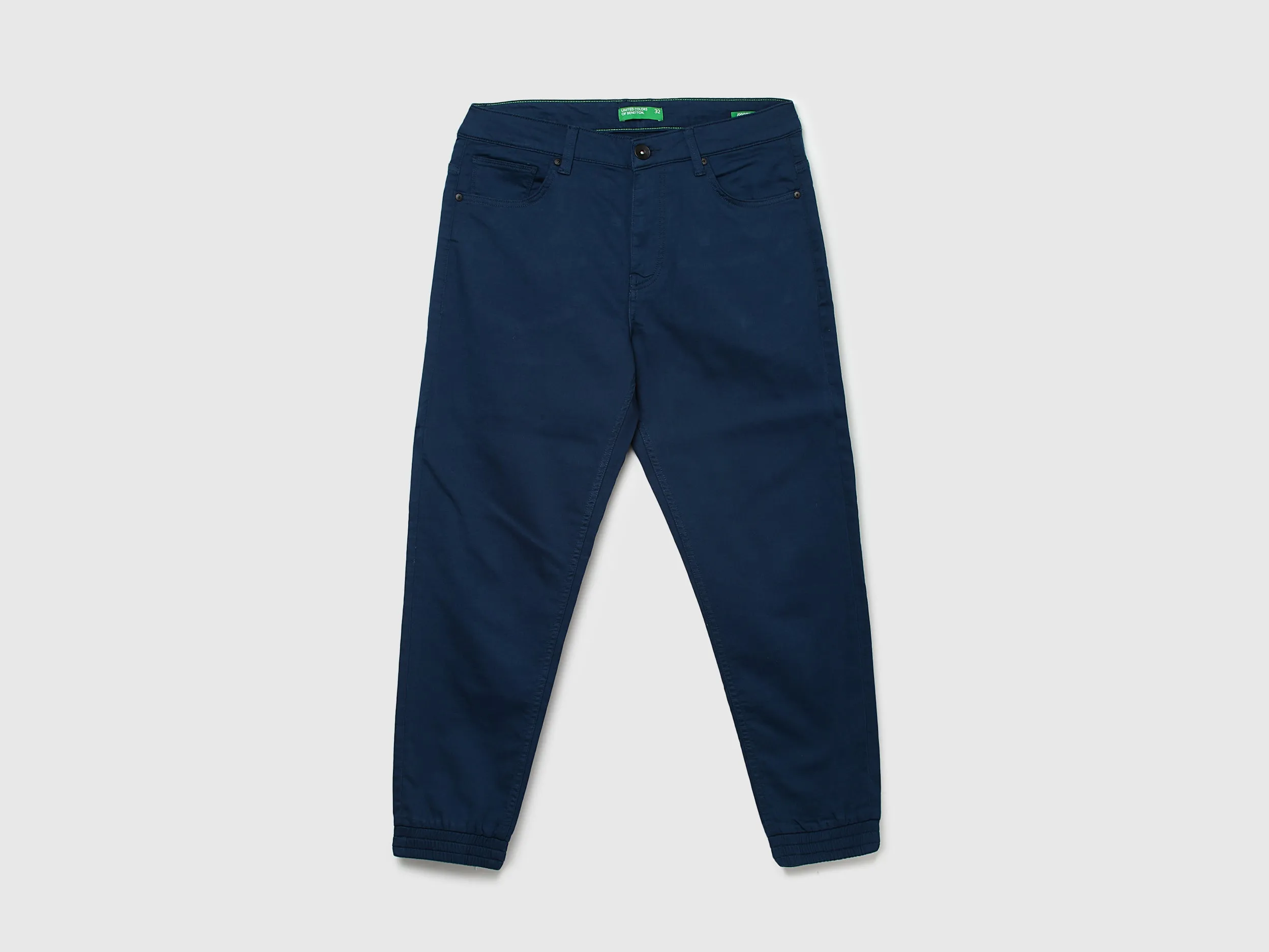 Men Solid Joggers Fit Trousers