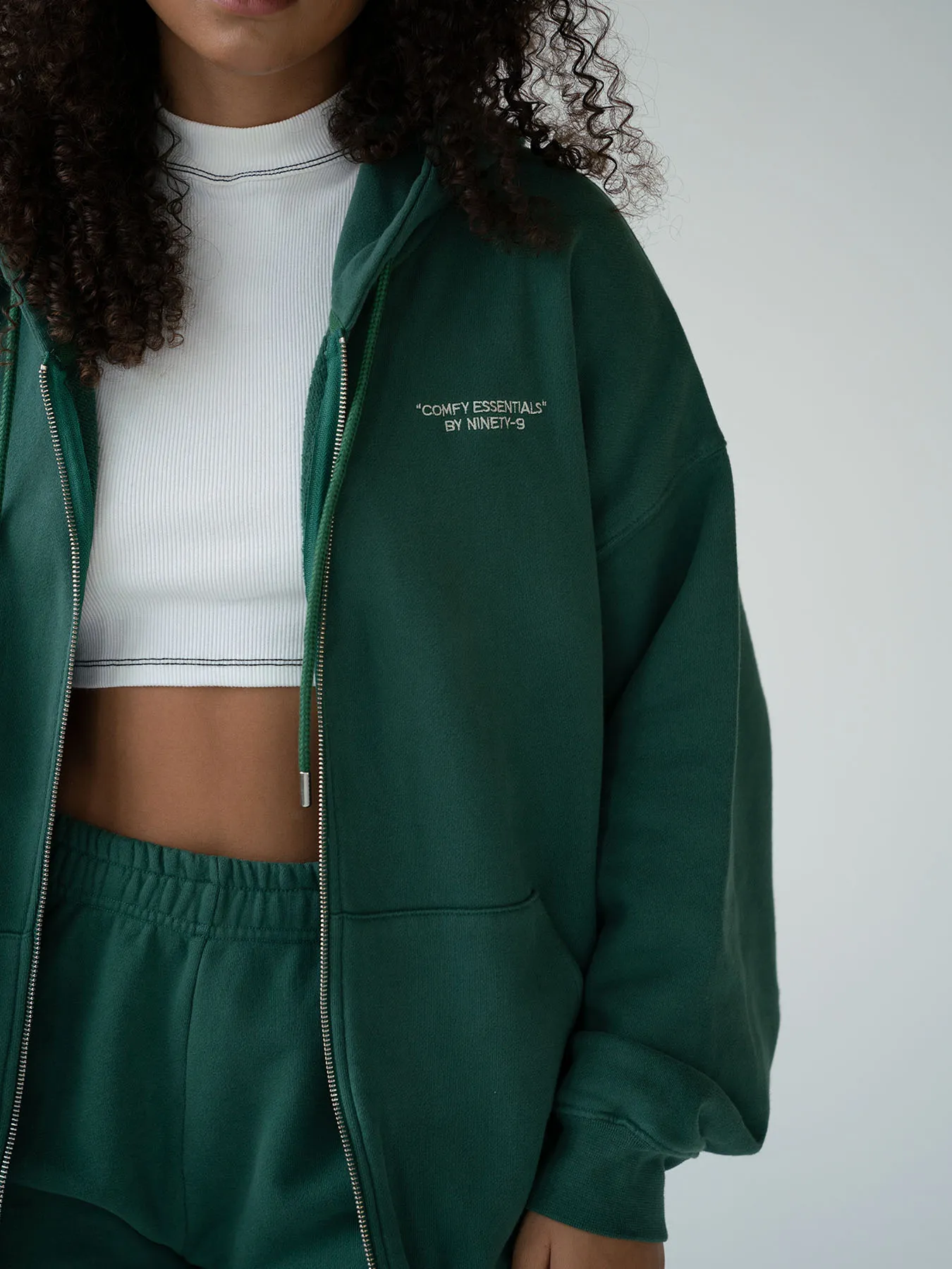SET - ESSENTIALS - ZIPPER HOODIE AND SHORTS • FOREST GREEN