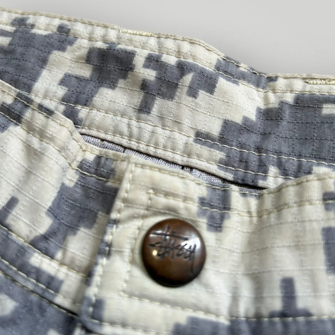 Stüssy 90’s Digital Cammo Shorts 32/34