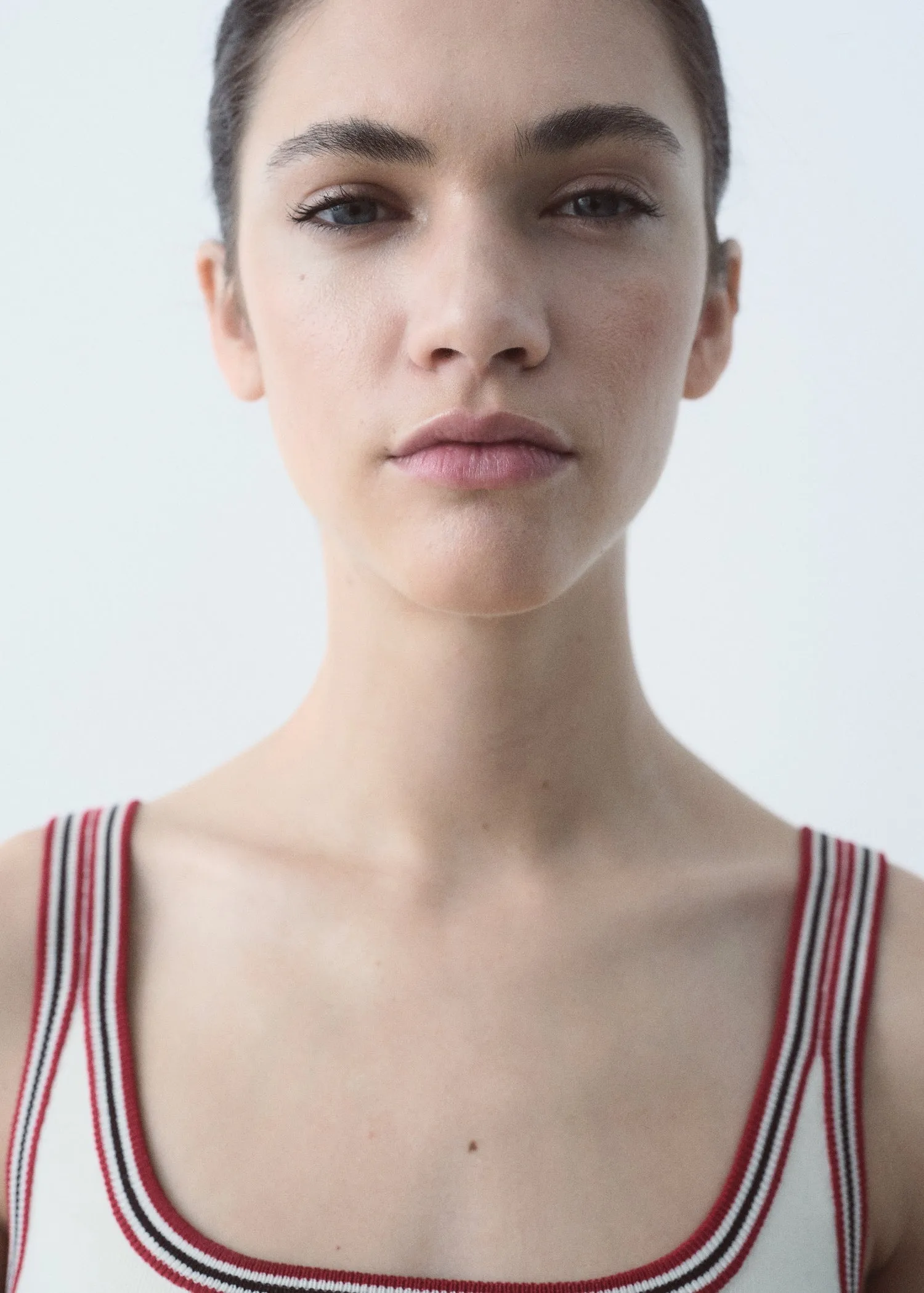 Top embroidered message contrast trim