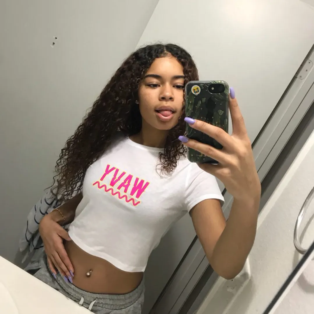Wavy (S) | White Crop Top Tee