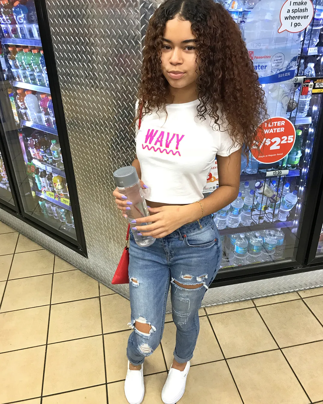 Wavy (S) | White Crop Top Tee