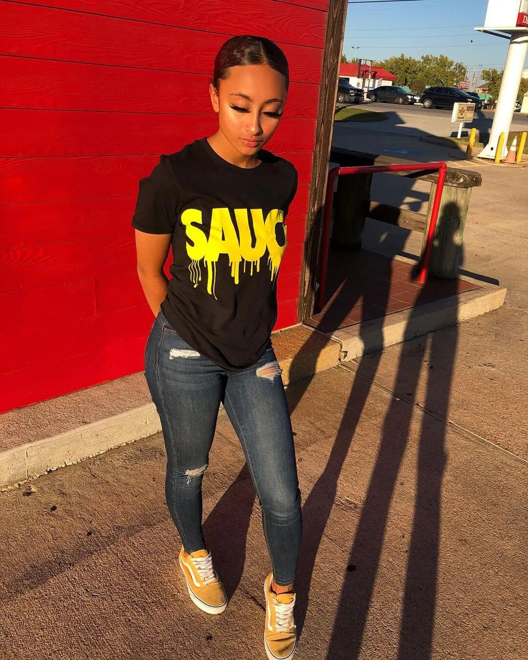 Yellow Sauce | Black Tee